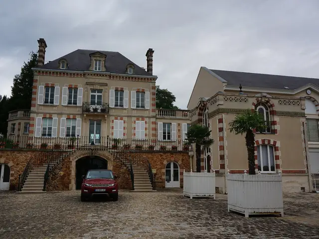 Bollinger's cour d'honneur on rue Jeanson in Aÿ: the brick-and-stone house and its terrace