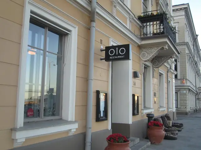 Restaurant Olo's door and OLO sign on the pale yellow Pohjoisesplanadi 5 facade