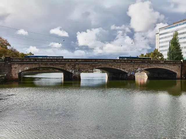 Pitkäsilta's granite arches spanning the water between Kruununhaka and Siltasaari